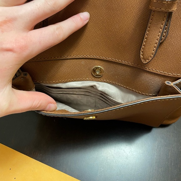 Michael Kors Tan Tote Shoulder Bag with Front Phone Pocket - Picture 4 of 7